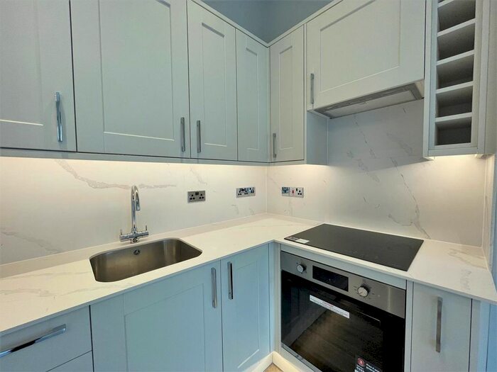 2 Bedroom Flat To Rent In Lansdowne Place, Hove, BN3