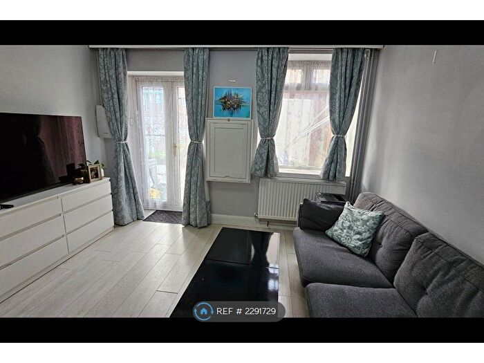 4 Bedroom Maisonette To Rent In Elbury Drive, London, E16