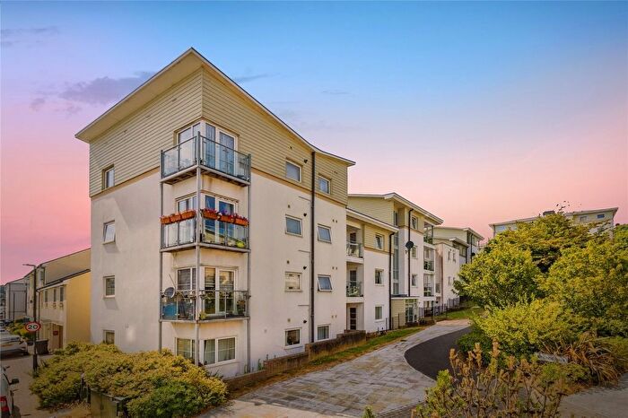 2 Bedroom Flat For Sale In Edmonds Walk, Torquay, Devon, TQ1