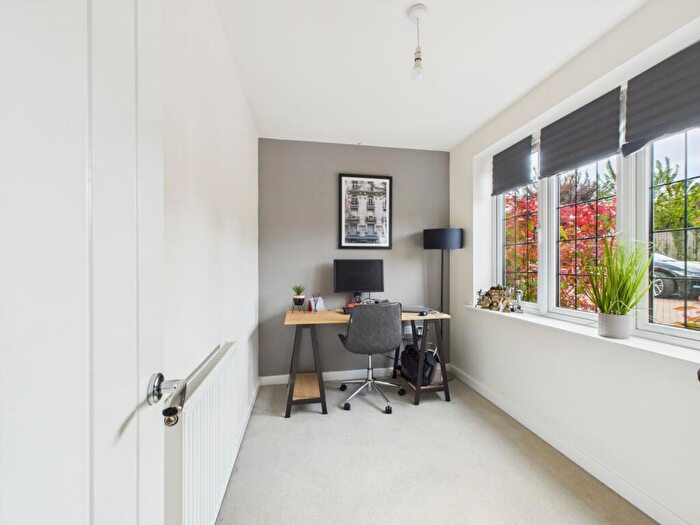 4 Bedroom Detached House For Sale In Tarry Way, Northampton, Northamptonshire, NN2