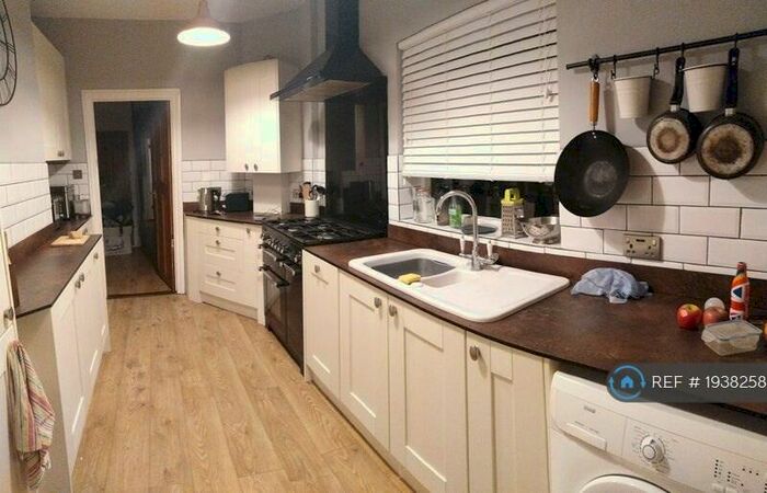 3 Bedroom Terraced House To Rent In Douglas Road, Portsmouth, PO3