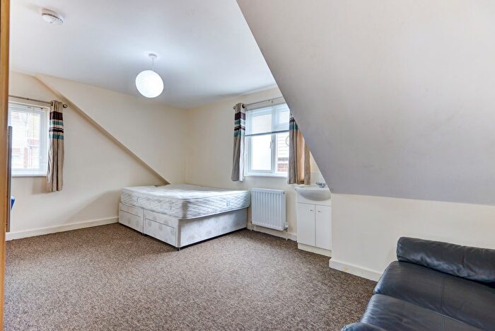 8 Bedroom Semi-Detached House To Rent In Hollingbury Place, Brighton, BN1