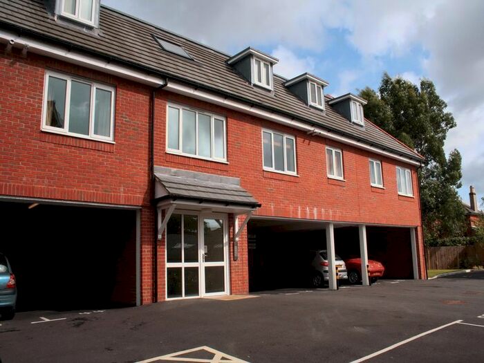 1 Bedroom Flat To Rent In Station Road, Park Gate, Southampton, SO31