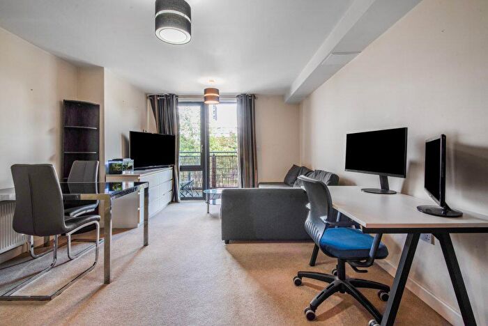 1 Bedroom Flat To Rent In Pooles Park, Finsbury Park, N4