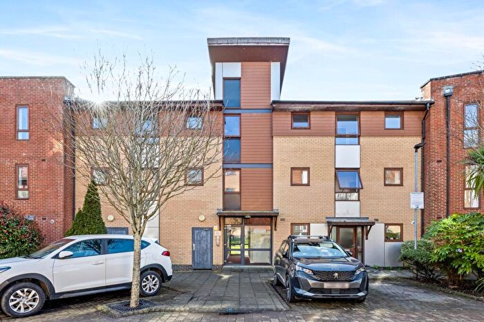 1 Bedroom Flat For Sale In Commonwealth Drive, Nokes Court, RH10