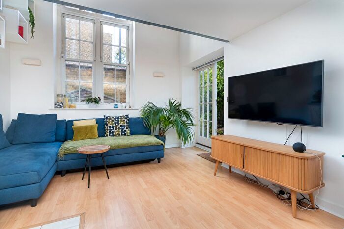 1 Bedroom Flat To Rent In Tollington Road, London, N7