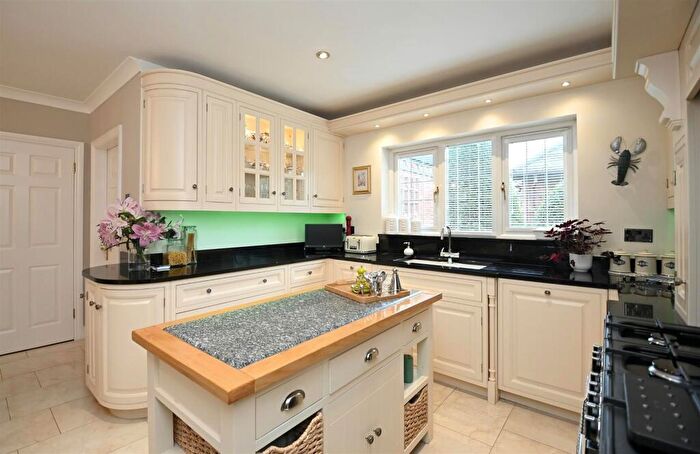 5 Bedroom Detached House For Sale In Broome Close, Kings Bromley, DE13