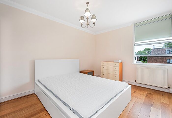 2 Bedroom Flat To Rent In Camden Road, London, NW1