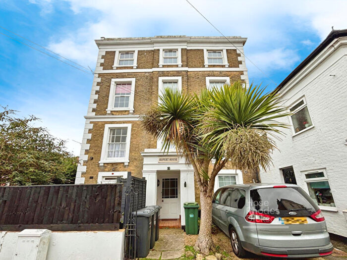 2 Bedroom Apartment To Rent In Spencer Road, Ryde, PO33