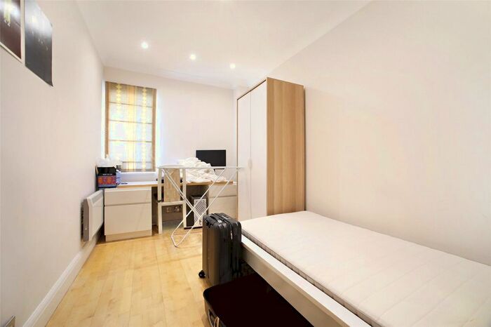 3 Bedroom Flat To Rent In Newton Street, London, WC2B