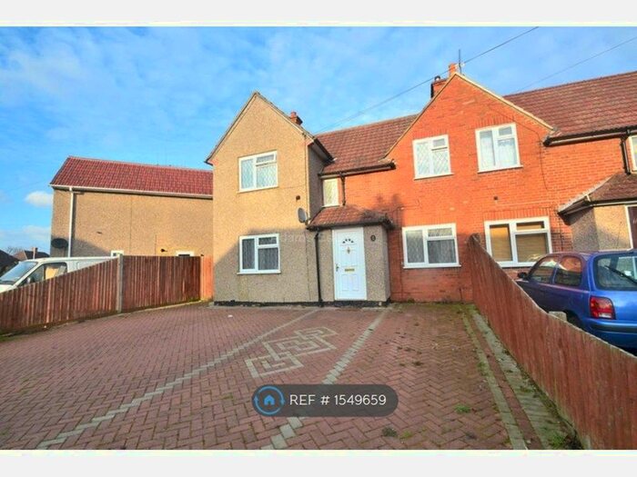 4 Bedroom End Of Terrace House To Rent In Hazel Crescent, Reading, RG2