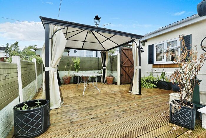 2 Bedroom Park Home For Sale In Eastfield Park, Tuxford, Newark, NG22