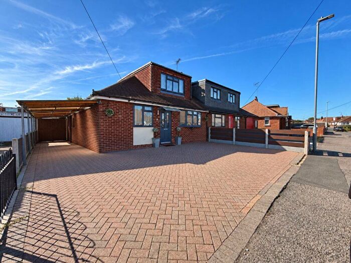 3 Bedroom Chalet For Sale In Chapterhouse Road, Luton, LU4
