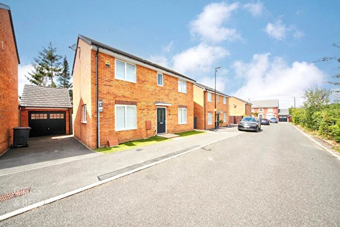 3 Bedroom Detached House For Sale In Dray Gardens, Luton, Bedfordshire, LU3