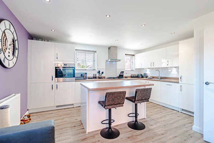 5 Bedroom Detached House For Sale In Fairfield Avenue, Carlton, North Yorkshire, DN14