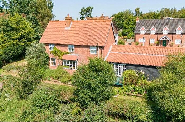 4 Bedroom Link Detached House For Sale In Shannon Heights, Hollesley, IP12