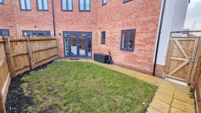 2 Bedroom Apartment For Sale In Singleton Drive, Bingham, NG13
