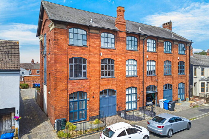 3 Bedroom End Of Terrace House For Sale In William Street, Kettering, NN16