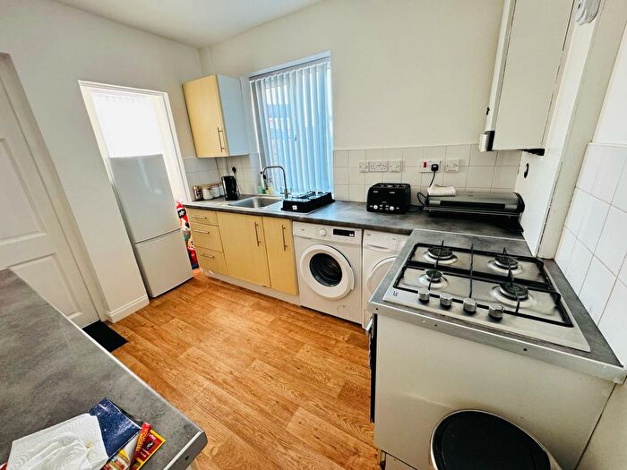 5 Bedroom Detached House To Rent In Victoria Road, Cradley Heath, West Midlands, B64