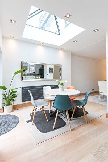 4 Bedroom Semi-Detached House To Rent In Hampstead Gardens, London, NW11