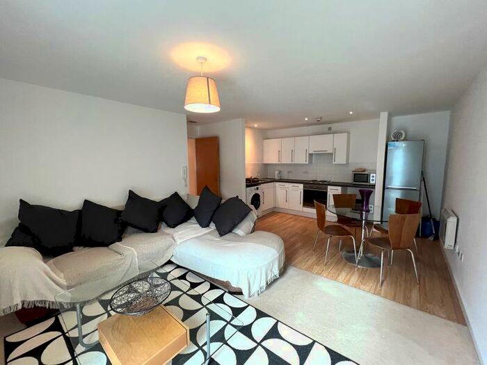 2 Bedroom Flat To Rent In Ordsall Lane, Salford, M5