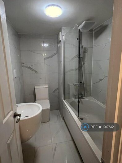 3 Bedroom Flat To Rent In St. James Lane, Greenhithe, DA9