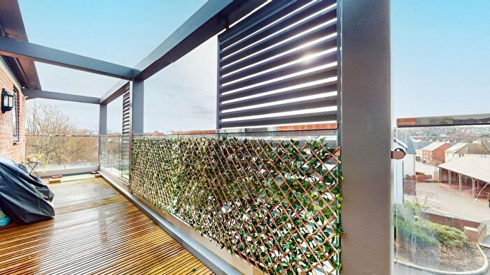 2 Bedroom Flat For Sale In Curtis Way, Weymouth, DT4