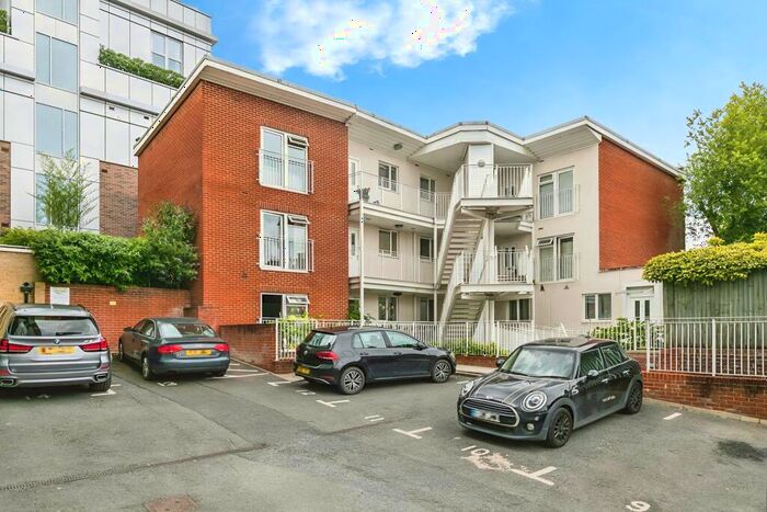 1 Bedroom Apartment To Rent In Walnut Tree Close, Guildford, GU1