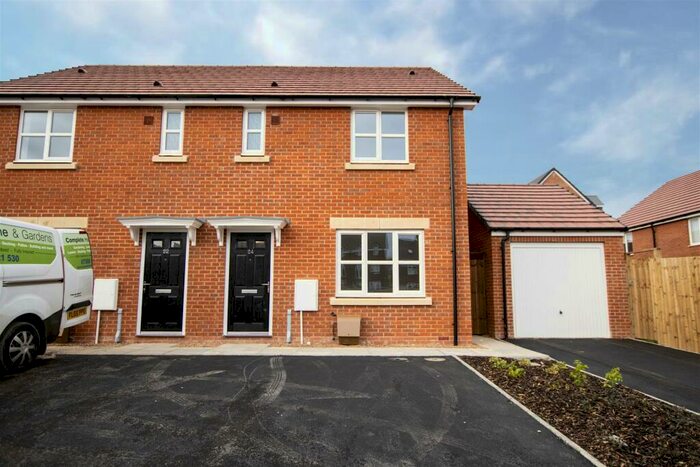 3 Bedroom House To Rent In Heroes Drive, Selly Oak, B29