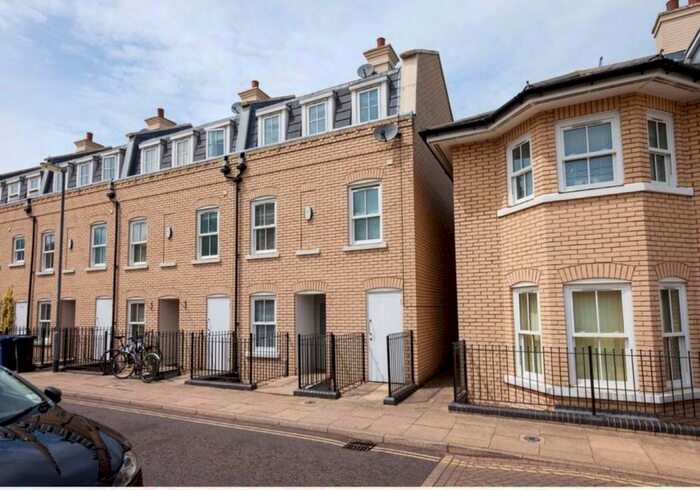 3 Bedroom Property To Rent In St. Matthews Gardens, Cambridge, CB1
