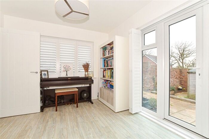 3 Bedroom Detached House For Sale In Barnfield, Billingshurst, West Sussex, RH14