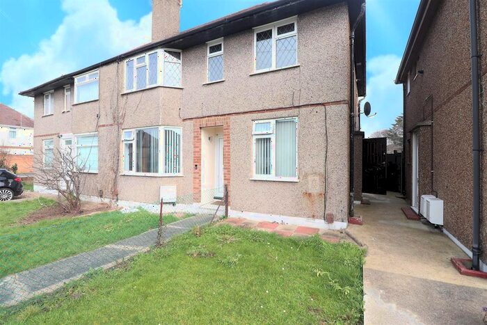 2 Bedroom Maisonette To Rent In Pinewood Avenue, Hillingdon, UB8