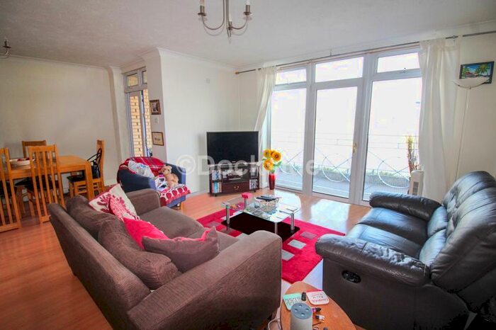 2 Bedroom Flat To Rent In Valetta Way, Rochester, ME1