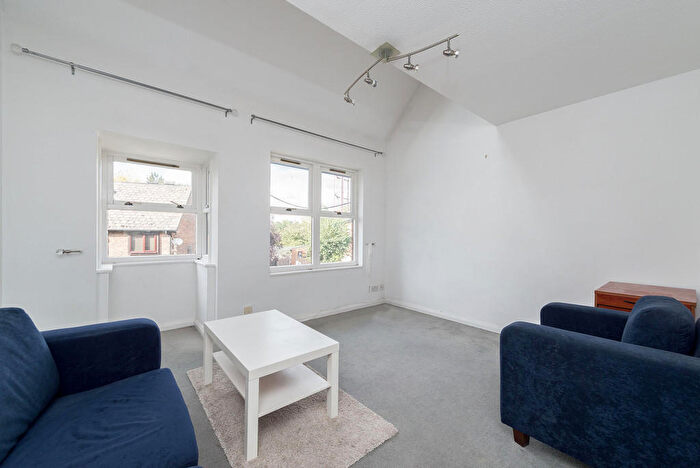 2 Bedroom Maisonette For Sale In Kinburn Street, Rotherhithe, SE16