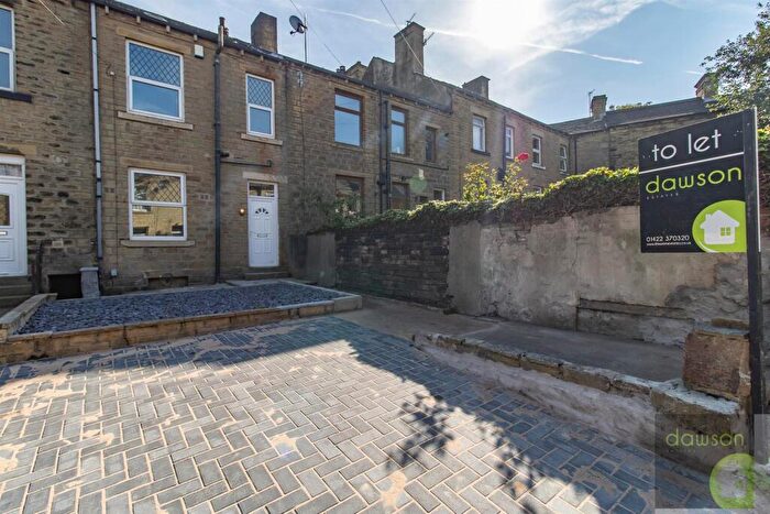 2 Bedroom Detached House To Rent In Oak Street, Elland, HX5