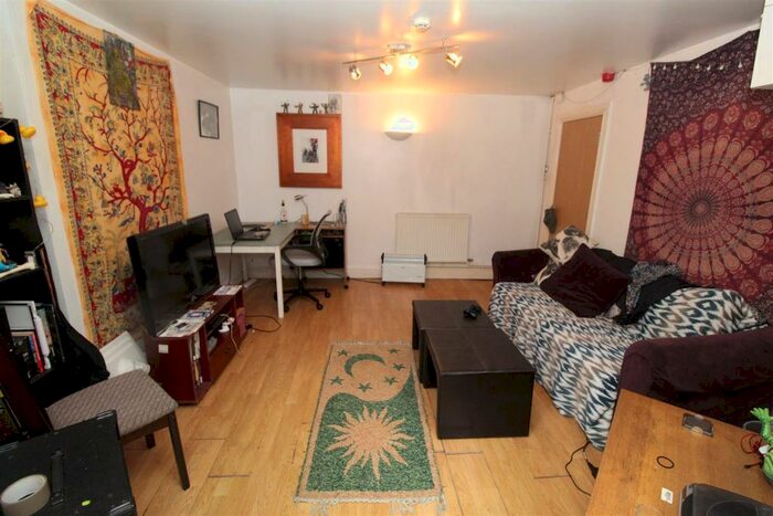 1 Bedroom Flat To Rent In Richmond Road, Roath, Cardiff, CF24