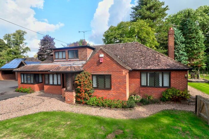 4 Bedroom Bungalow To Rent In Chinnor Road, Bledlow Ridge, High Wycombe, Buckinghamshire, HP14