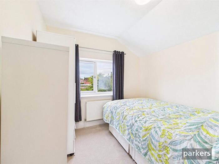3 Bedroom Semi-Detached House For Sale In Wykeham Road, Reading, Berkshire, RG6