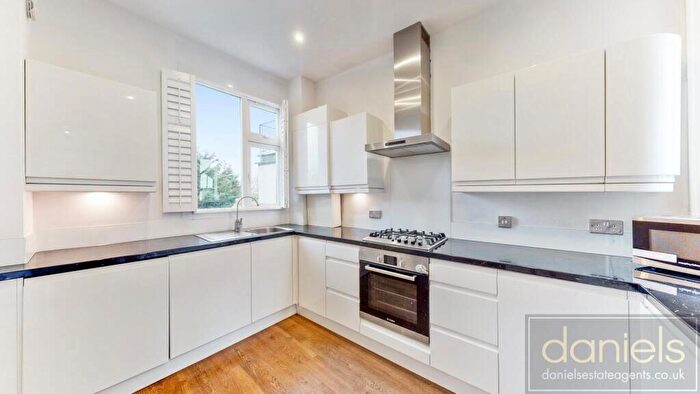 3 Bedroom Maisonette For Sale In Melrose Avenue, London, NW2
