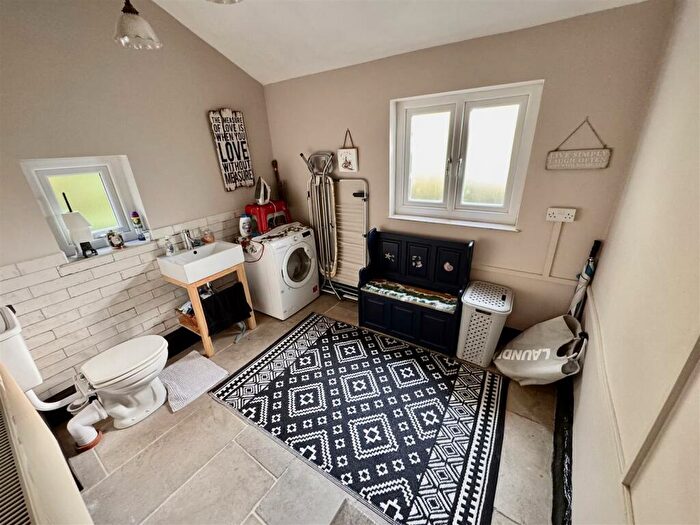 3 Bedroom Detached House For Sale In Llandeilo Road, Garnant, Ammanford, SA18