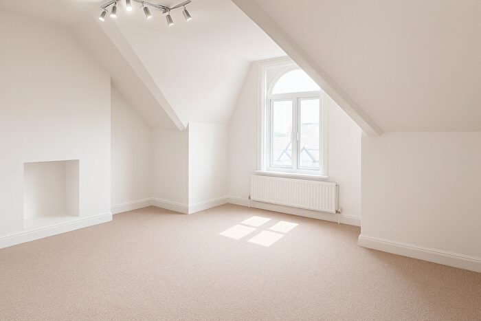 Flat To Rent In Grove Hill Road, SE5