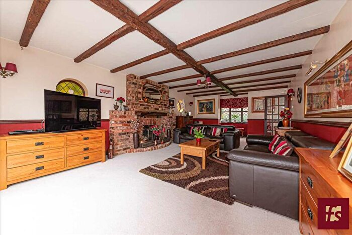 5 Bedroom Detached House For Sale In The Stumps, Ripplesmore Close, Sandhurst, GU47