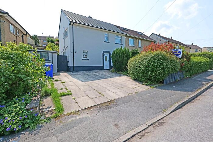 3 Bedroom Semi-Detached House For Sale In Park Road, Barnoldswick, BB18