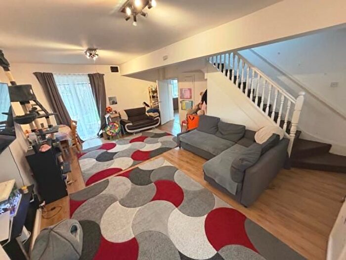 3 Bedroom End Terrace House To Rent In Dagenham Avenue, Dagenham, RM9