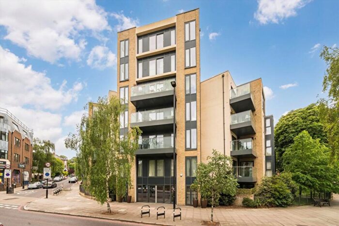 2 Bedroom Flat For Sale In Archway Road, Highgate, N6