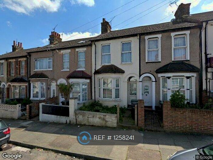 3 Bedroom Terraced House To Rent In Park Avenue, Northfleet, Gravesend DA11