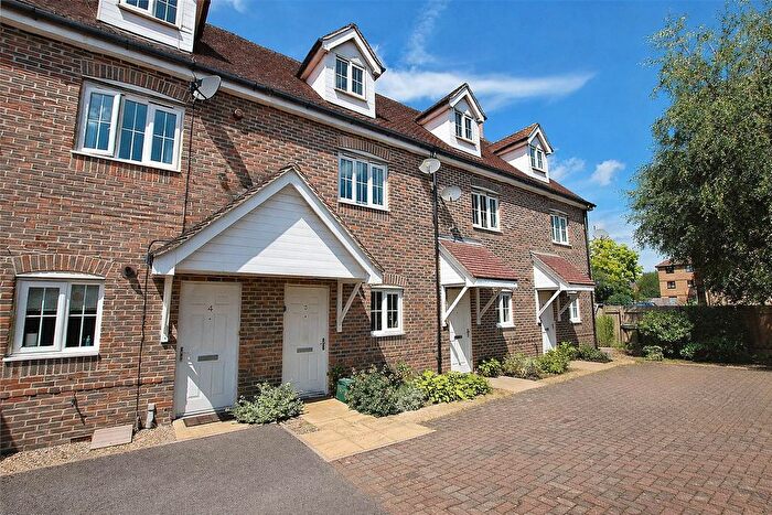 3 Bedroom Terraced House For Sale In Stoke Mill Close, Guildford, Surrey, GU1