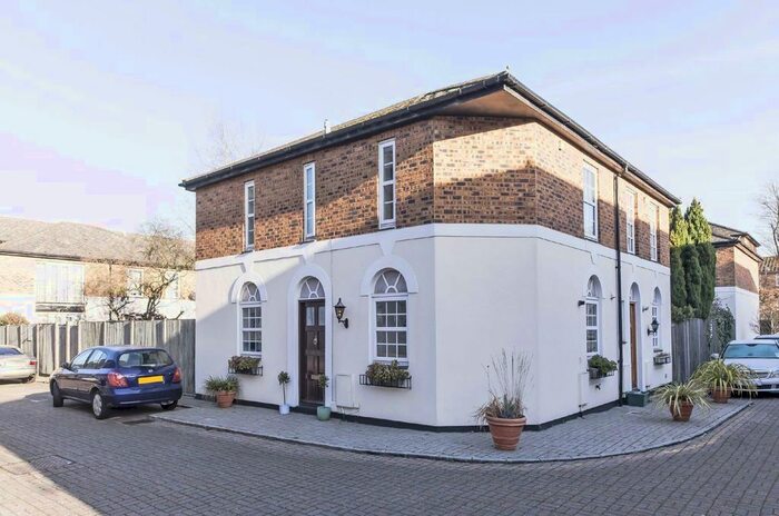 2 Bedroom Property To Rent In Copenhagen Gardens, London, W4