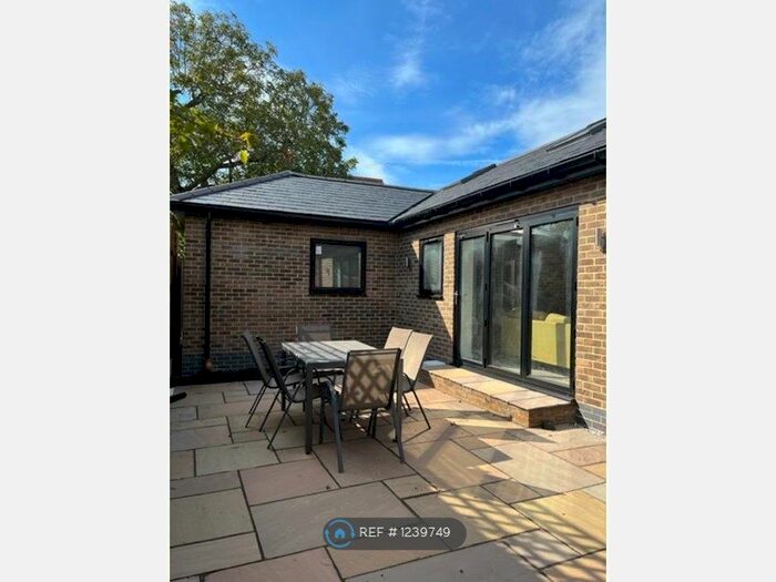 3 Bedroom Bungalow To Rent In Cherry Hinton Road, Cambridge, CB1
