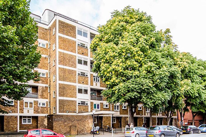 3 Bedroom Maisonette For Sale In Cambridge Heath Road, London, E1